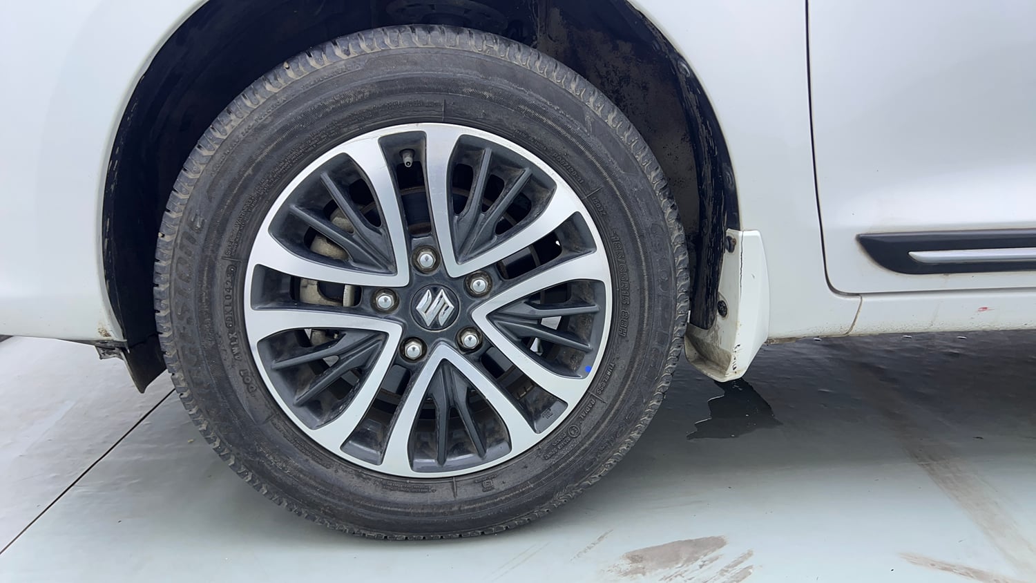 Used 2023 Maruti Suzuki Ertiga ZXi (O) CNG Cng Manual tyres LEFT FRONT TYRE RIM VIEW