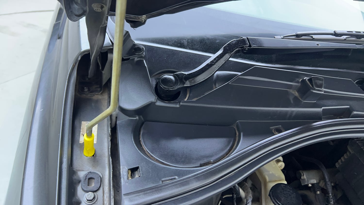 Used 2022 Tata Tiago XZ Plus CNG Cng Manual engine ENGINE RIGHT SIDE HINGE & APRON VIEW