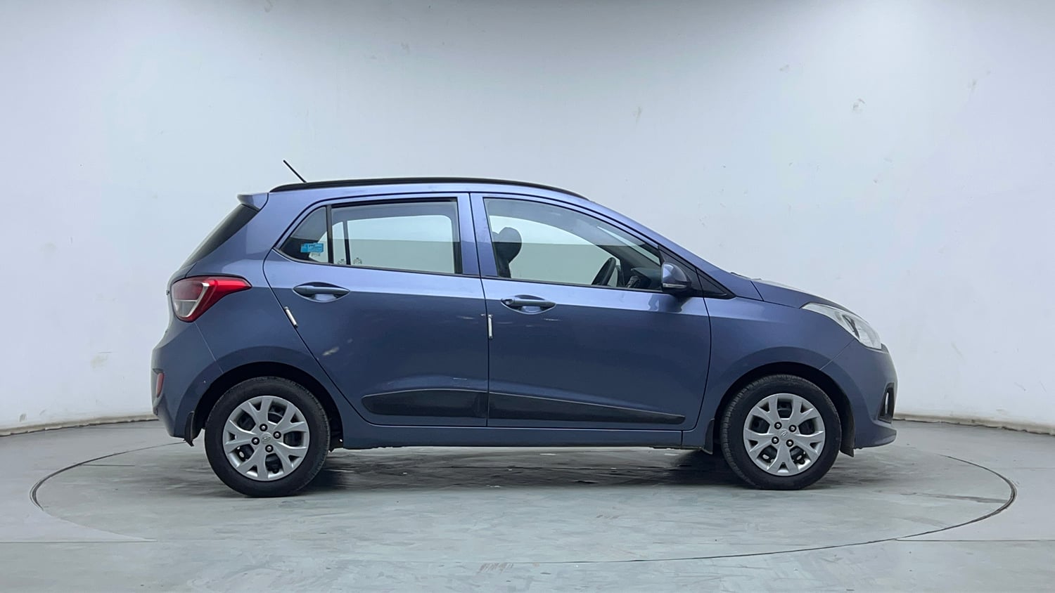 Used 2016 Hyundai Grand i10 Sportz 1.1 CRDi Diesel Manual exterior RIGHT SIDE VIEW
