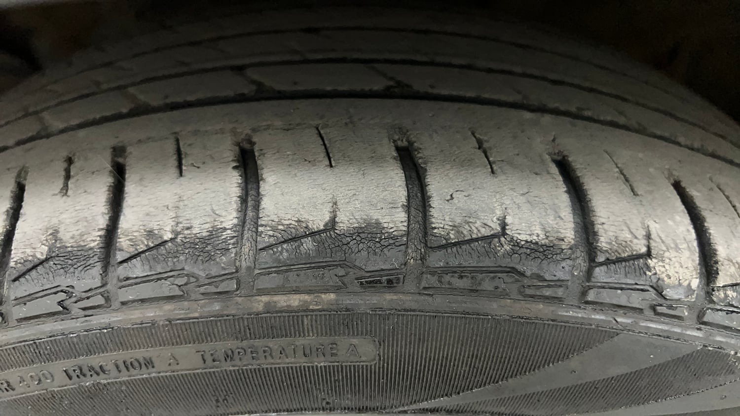 Used 2022 Kia Seltos X Line 1.4 DCT Petrol Automatic tyres LEFT FRONT TYRE TREAD VIEW
