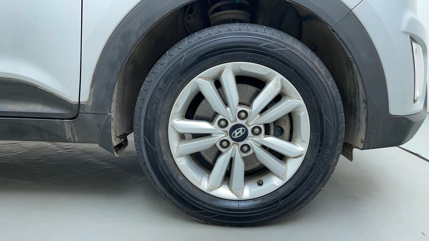 Used 2016 Hyundai Creta 1.6 SX Plus Petrol Petrol Manual tyres RIGHT FRONT TYRE RIM VIEW