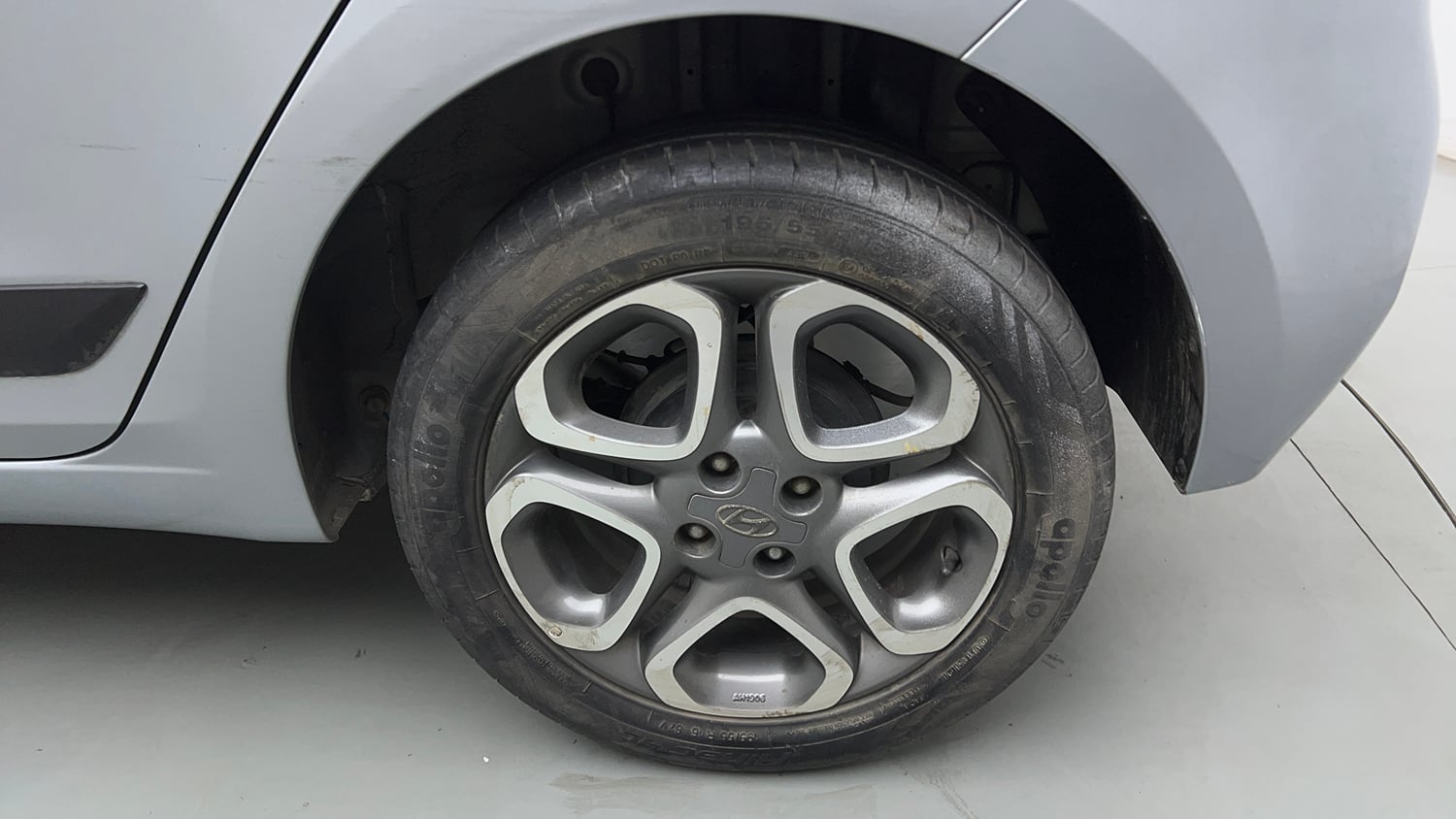 Used 2019 Hyundai Elite i20 Asta 1.2 (O) CVT Petrol Automatic tyres LEFT REAR TYRE RIM VIEW