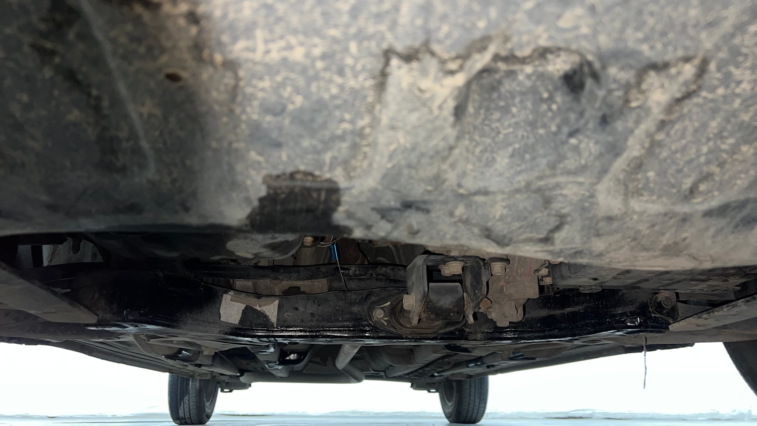 Used 2019 Hyundai Elite i20 Sportz Plus 1.2 CVT Petrol Automatic extra FRONT LEFT UNDERBODY VIEW