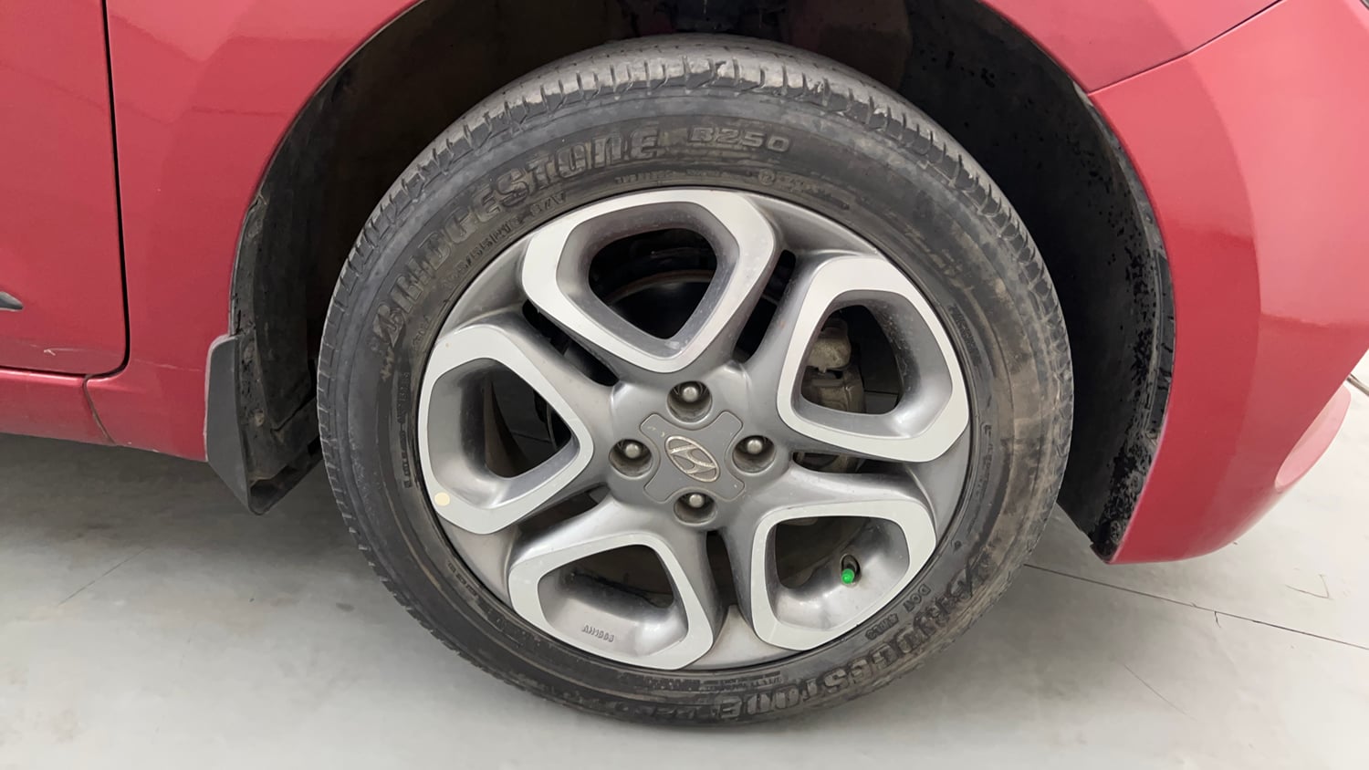 Used 2018 Hyundai Elite i20 Asta 1.2 (O) Petrol Manual tyres RIGHT FRONT TYRE RIM VIEW