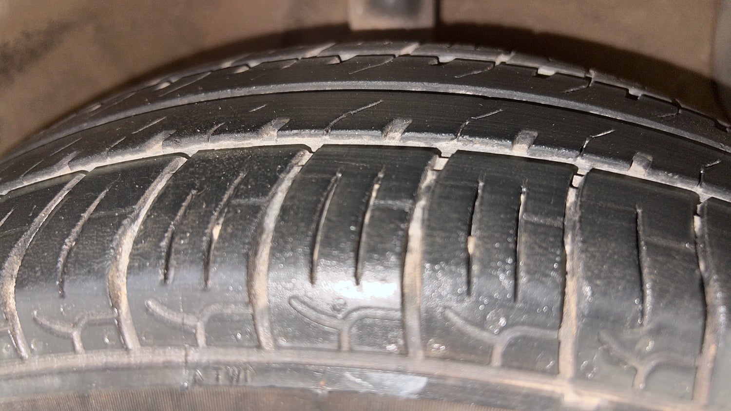 Used 2016 Hyundai Grand i10 Sportz 1.2 Kappa VTVT Petrol Manual tyres RIGHT FRONT TYRE TREAD VIEW