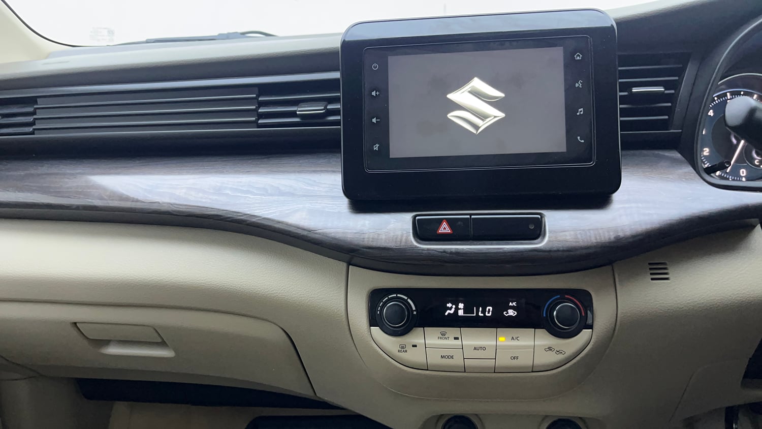 Used 2023 Maruti Suzuki Ertiga ZXi Plus AT Petrol Automatic interior MUSIC SYSTEM & AC CONTROL VIEW
