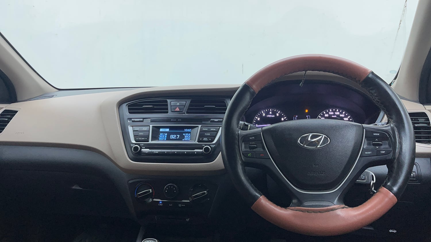 Used 2017 Hyundai Elite i20 Sportz 1.2 Petrol Manual interior DASHBOARD VIEW