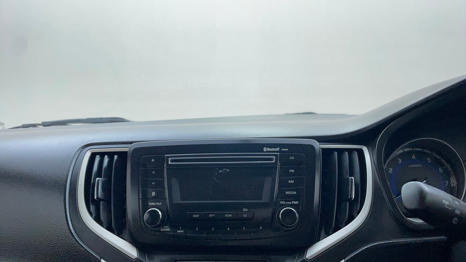Used 2017 Maruti Suzuki Baleno Delta 1.2 Petrol Manual top_features Integrated (in-dash) music system