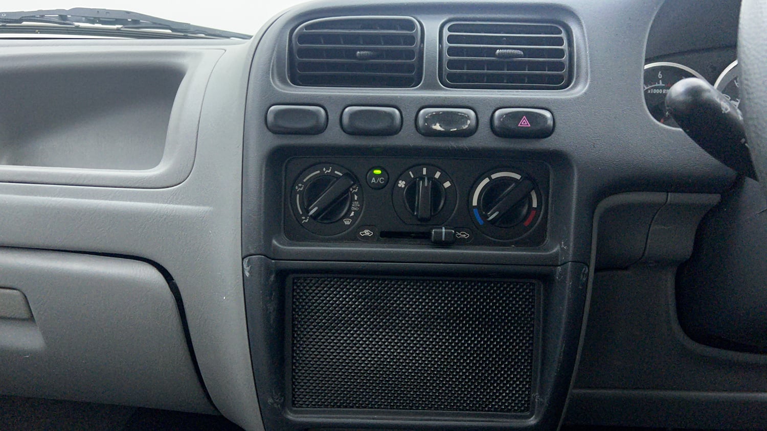 Used 2013 Maruti Suzuki Alto K10 VXi Petrol Manual interior MUSIC SYSTEM & AC CONTROL VIEW