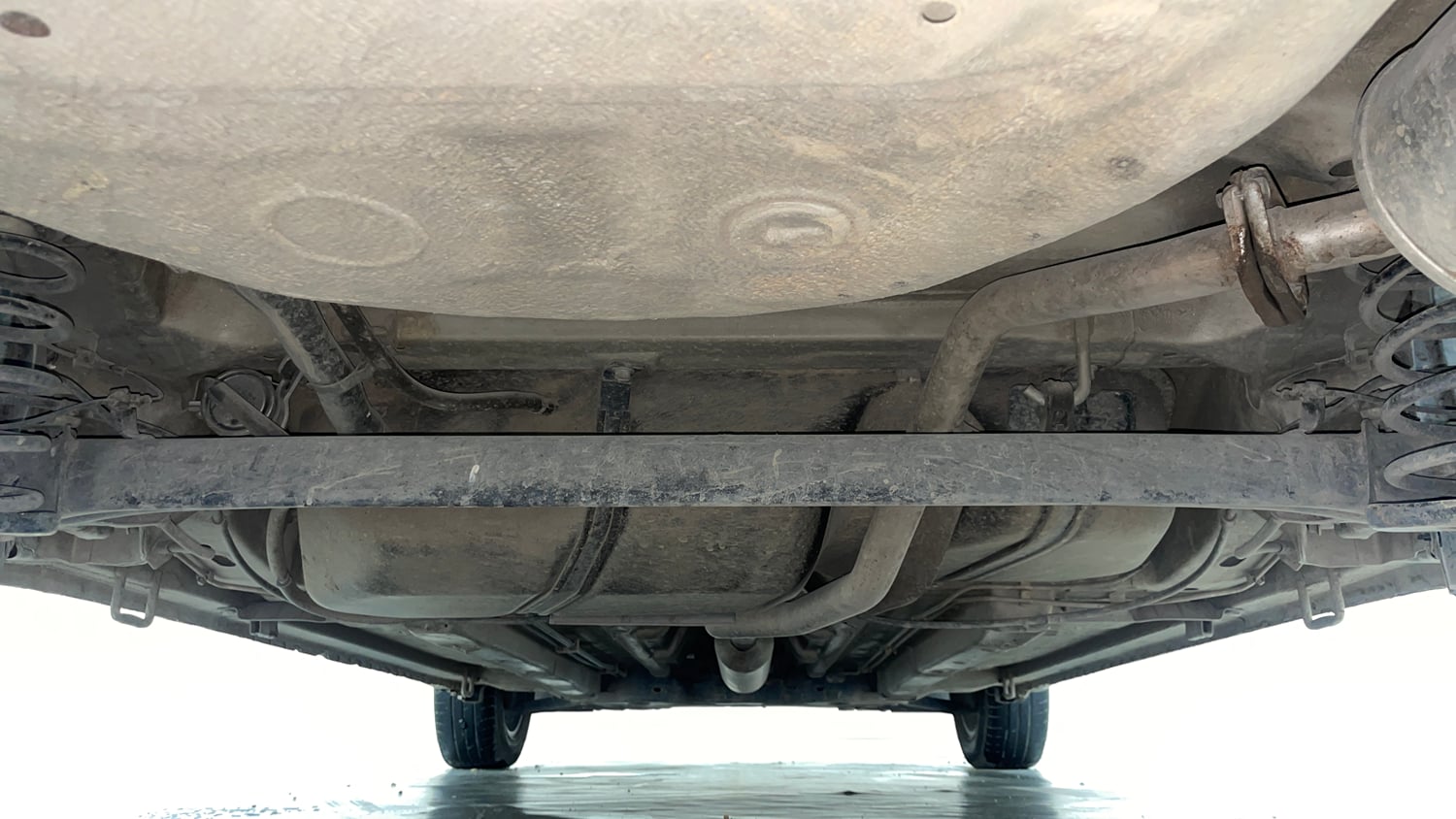 Used 2016 Maruti Suzuki Ciaz VXi+ Petrol Manual extra REAR UNDERBODY VIEW (TAKEN FROM REAR)