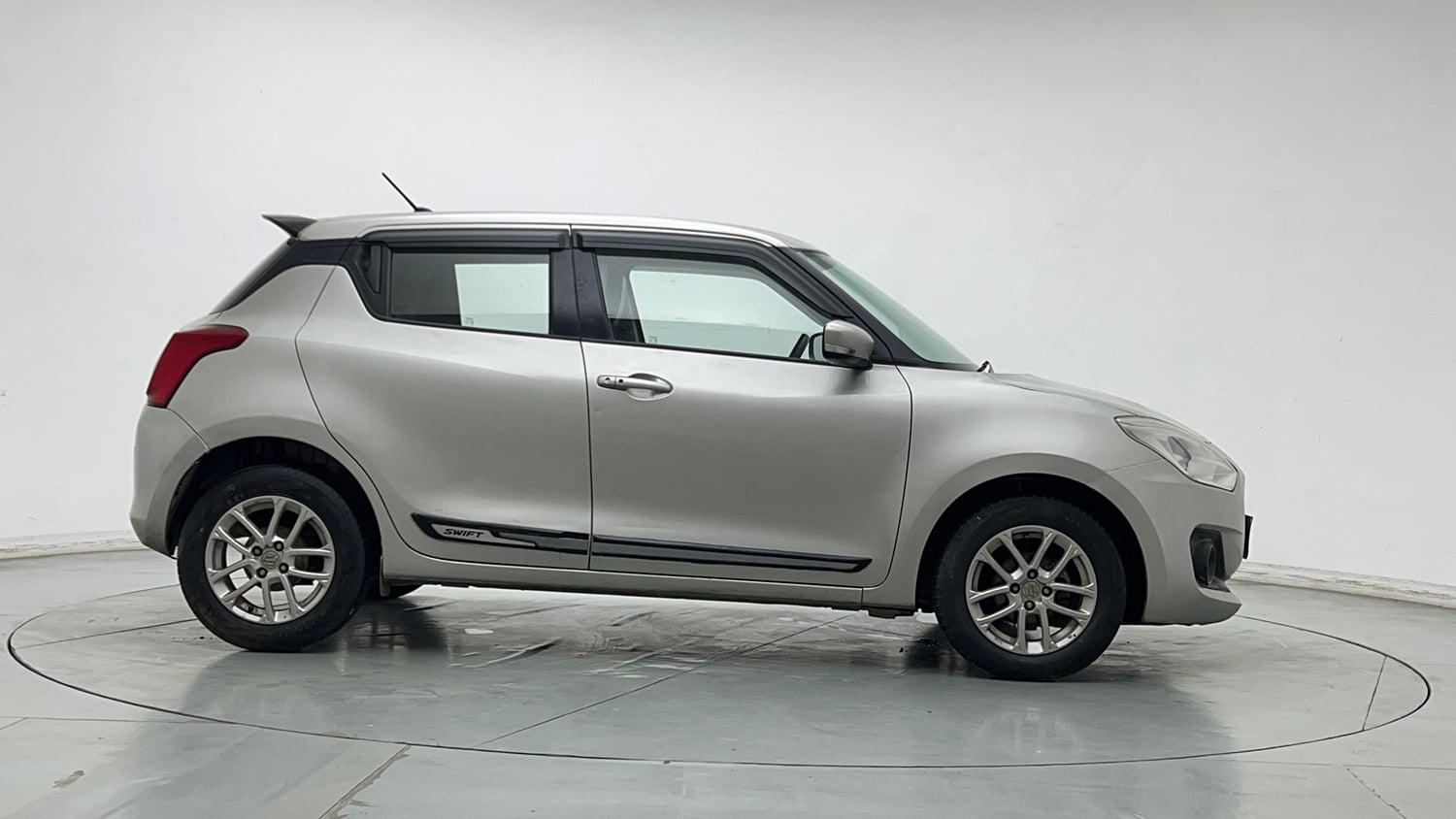 Used 2018 Maruti Suzuki Swift ZXi AMT Petrol Automatic exterior RIGHT SIDE VIEW