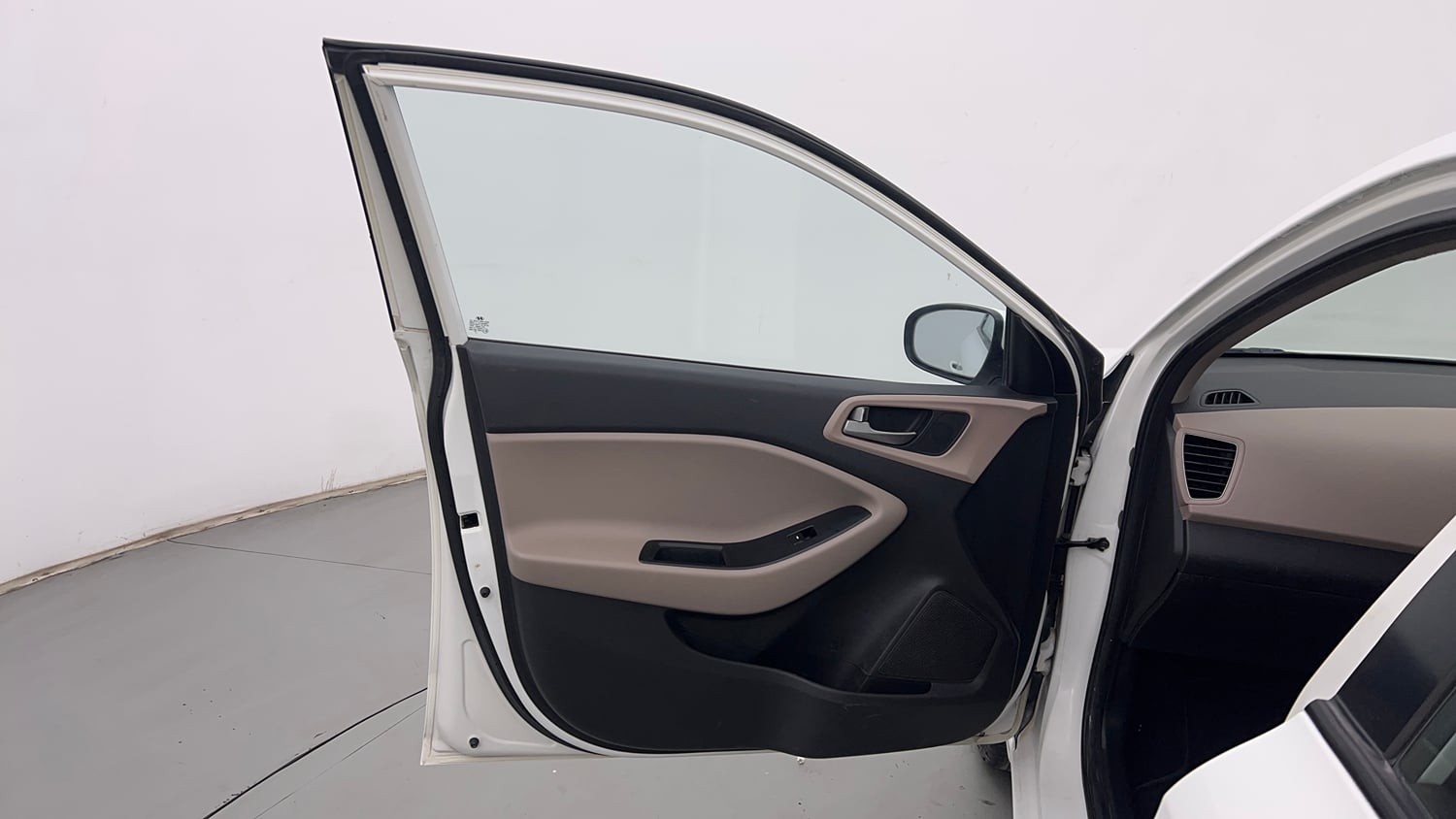 Used 2015 Hyundai Elite i20 Sportz 1.2 Petrol Manual interior LEFT FRONT DOOR OPEN VIEW