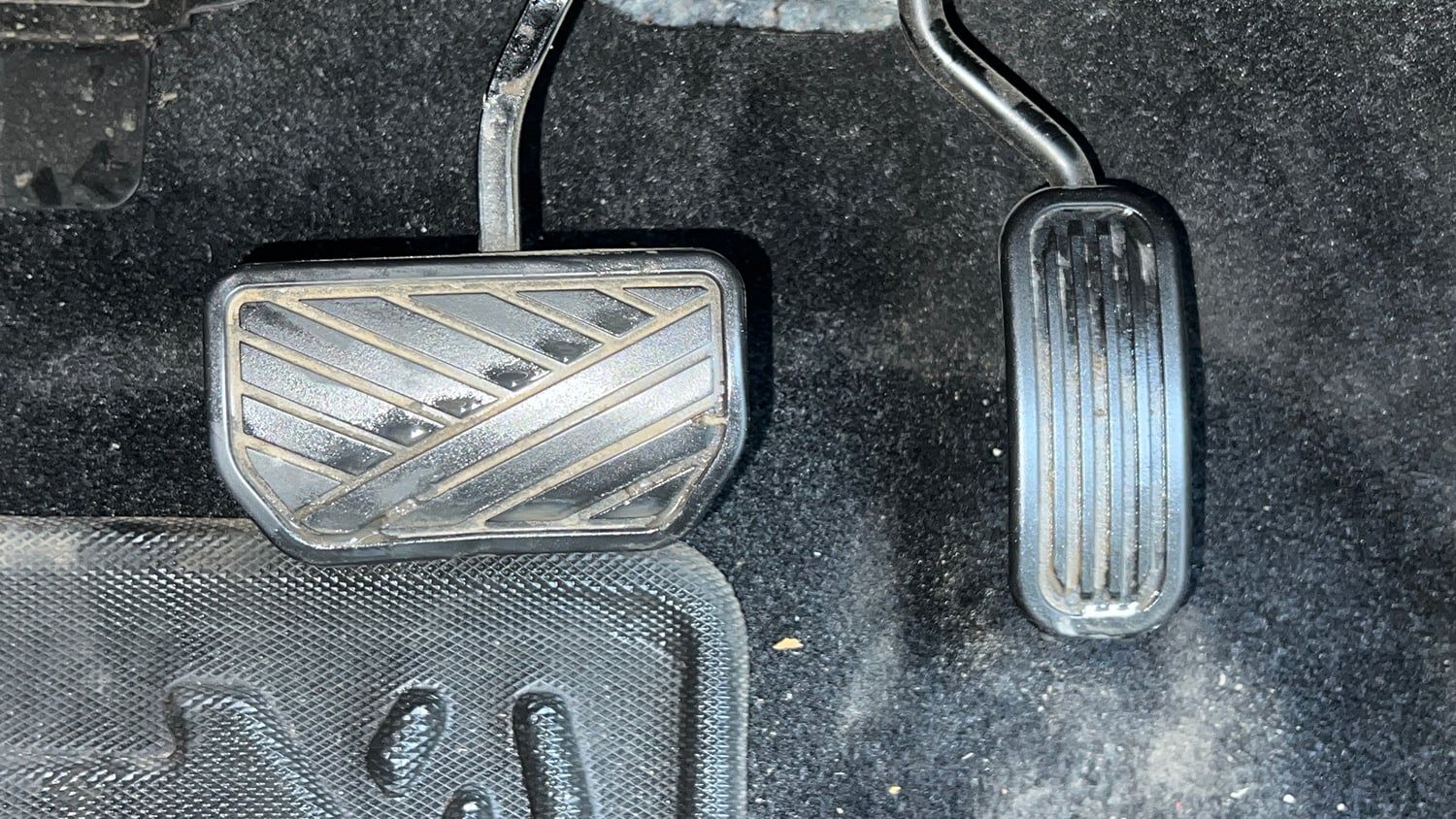 Used 2025 Maruti Suzuki Victoris ZXI+ (O) THS 2W Hybrid Automatic interior PEDALS VIEW