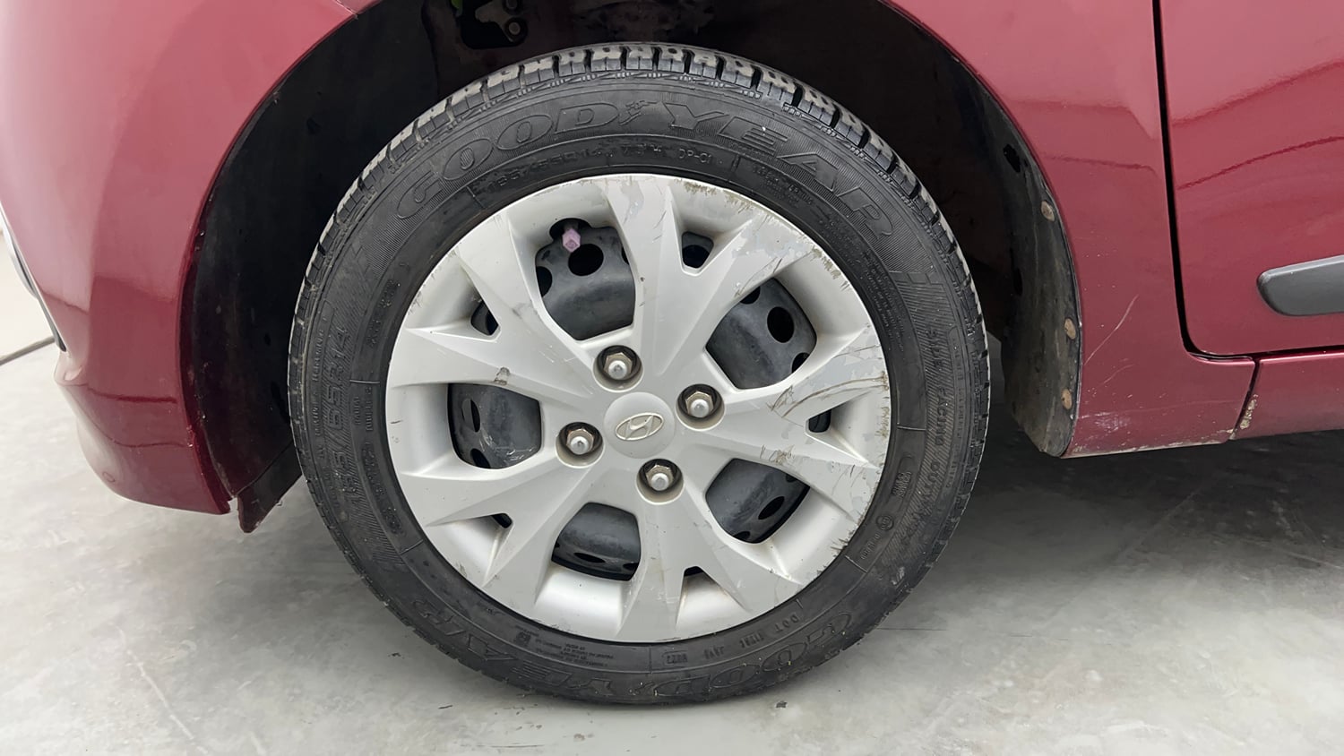 Used 2015 Hyundai Grand i10 Sportz 1.2 Kappa VTVT Petrol Manual tyres LEFT FRONT TYRE RIM VIEW