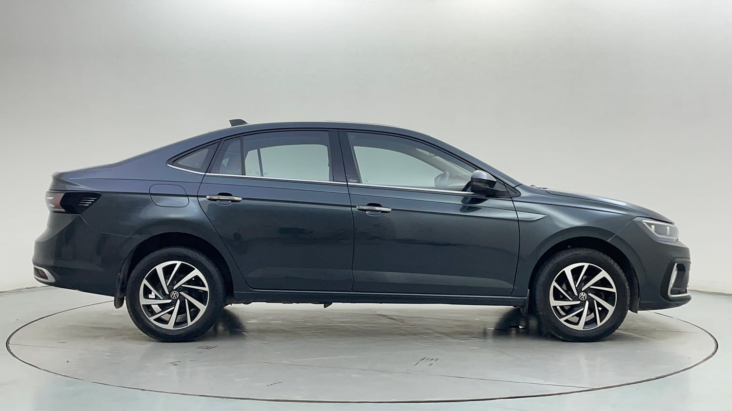 Used 2022 Volkswagen Virtus Topline 1.0 TSI AT Petrol Automatic exterior RIGHT SIDE VIEW