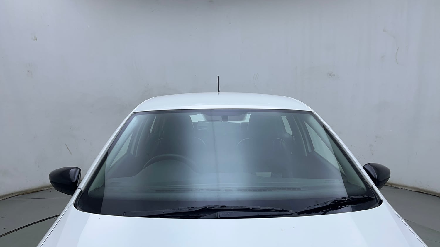 Used 2020 Volkswagen Polo Comfortline Plus 1.0L MPI Petrol Manual exterior FRONT WINDSHIELD VIEW