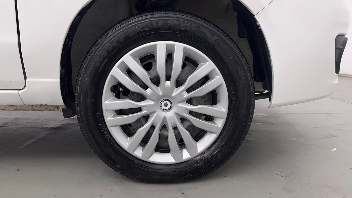 Used 2013 Maruti Suzuki Alto K10 VXi Petrol Manual tyres RIGHT FRONT TYRE RIM VIEW