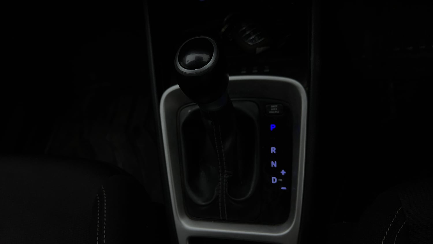 Used 2019 Hyundai Venue SX Plus 1.0 Turbo DCT Petrol Automatic interior GEAR  KNOB VIEW