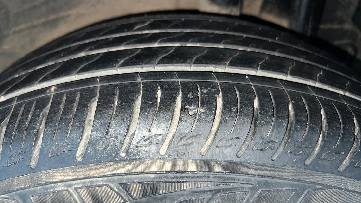 Used 2023 Kia Sonet HTX 1.0 Turbo Petrol DCT Petrol Automatic tyres LEFT REAR TYRE TREAD VIEW
