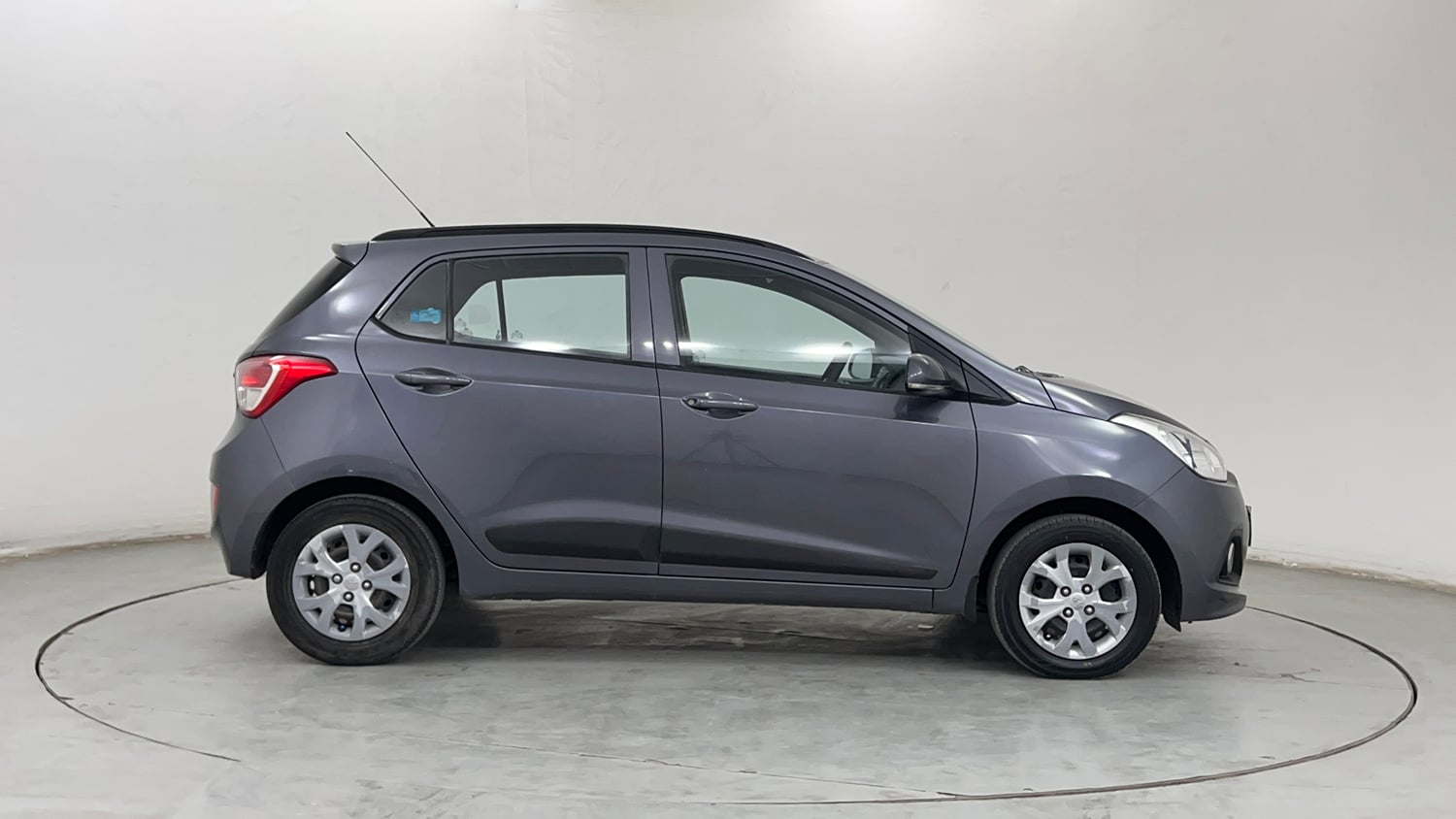 Used 2016 Hyundai Grand i10 Sportz 1.2 Kappa VTVT Petrol Manual exterior RIGHT SIDE VIEW