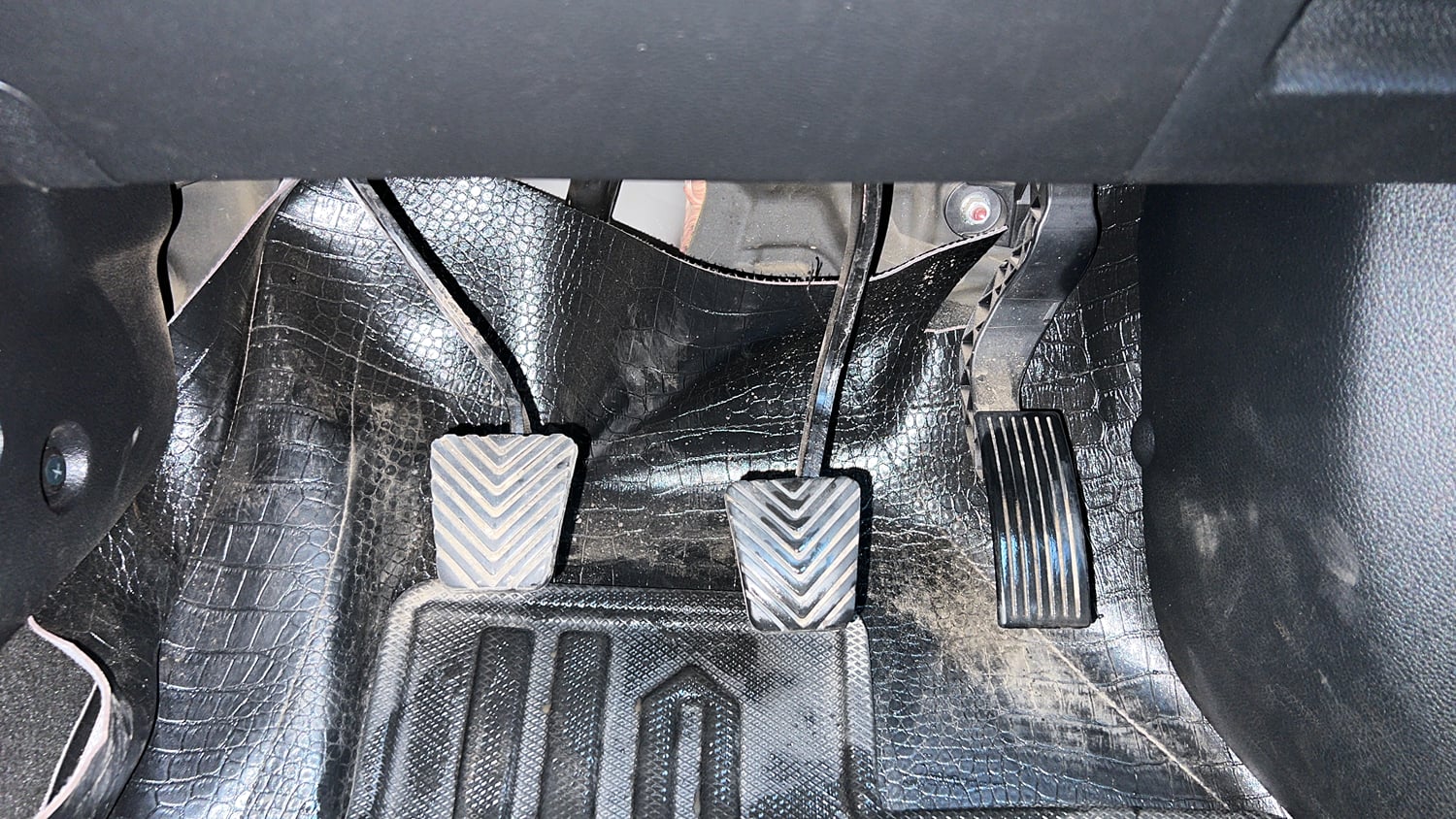 Used 2023 Kia Sonet HTK 1.2 Petrol MT Petrol Manual interior PEDALS VIEW