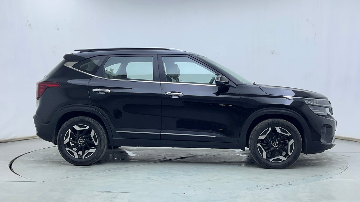 Used 2024 kia Seltos HTX 1.5 Petrol IVT Petrol Automatic exterior RIGHT SIDE VIEW