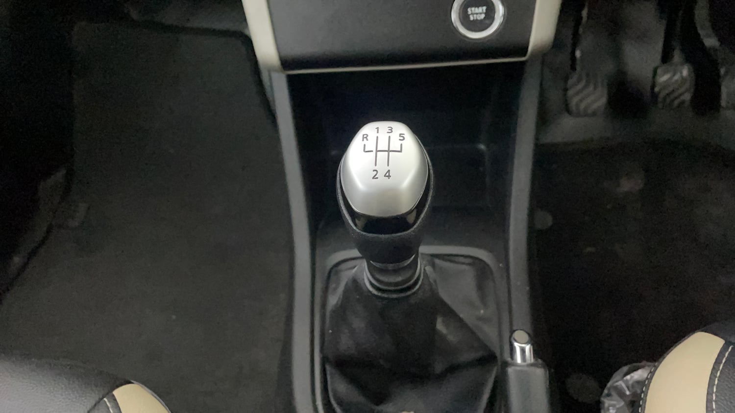 Used 2021 Renault Triber RXZ Petrol Manual interior GEAR  KNOB VIEW