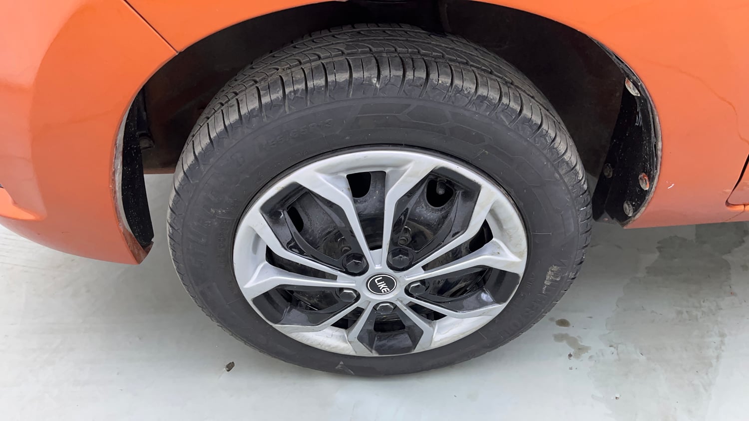 Used 2015 Maruti Suzuki Alto K10 VXi (O) Petrol Manual tyres LEFT FRONT TYRE RIM VIEW