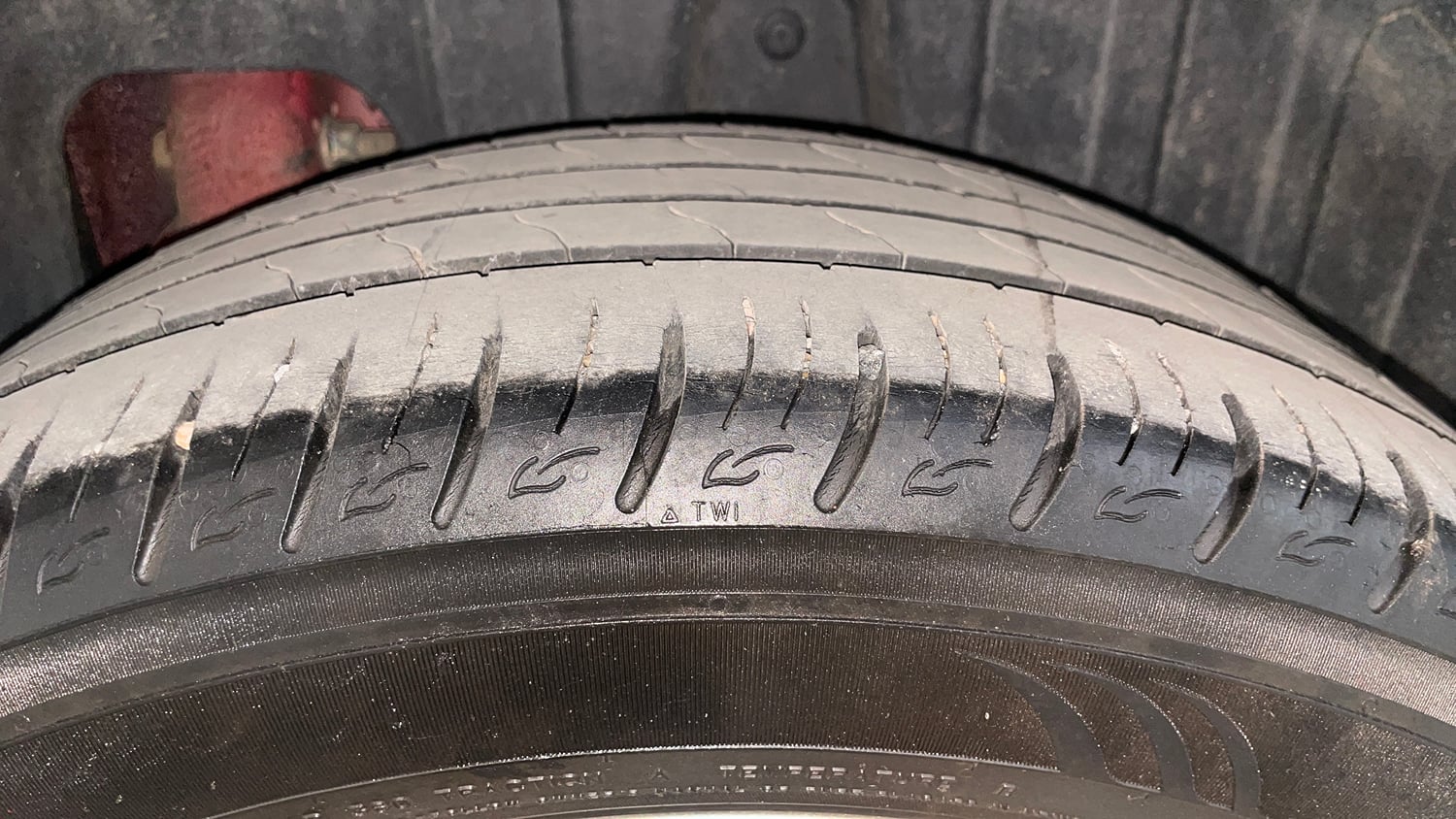 Used 2021 Mahindra XUV 300 W8 1.2 Petrol Petrol Manual tyres LEFT REAR TYRE TREAD VIEW