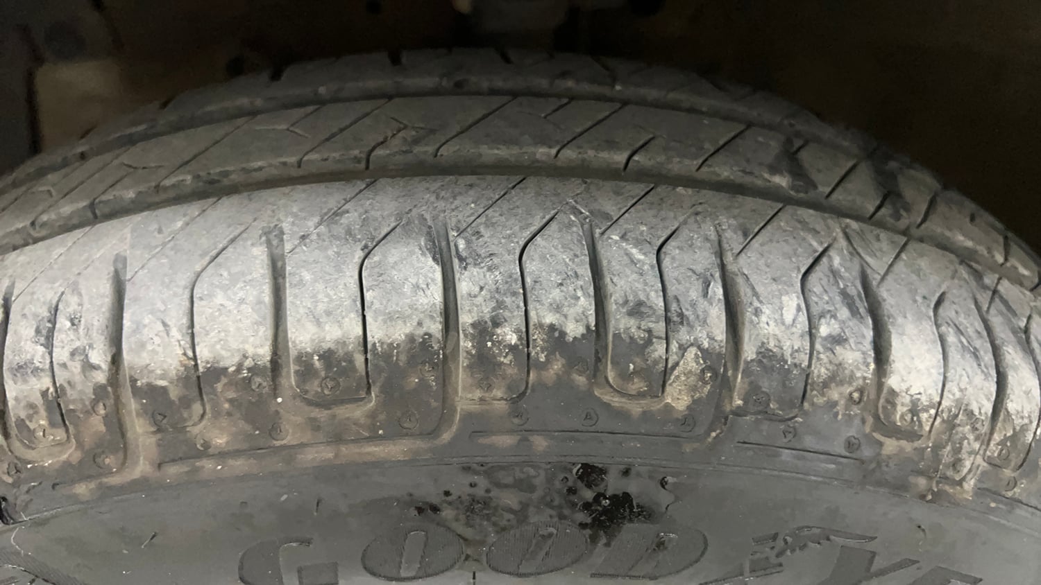 Used 2014 Maruti Suzuki Swift VXi Petrol Manual tyres LEFT FRONT TYRE TREAD VIEW