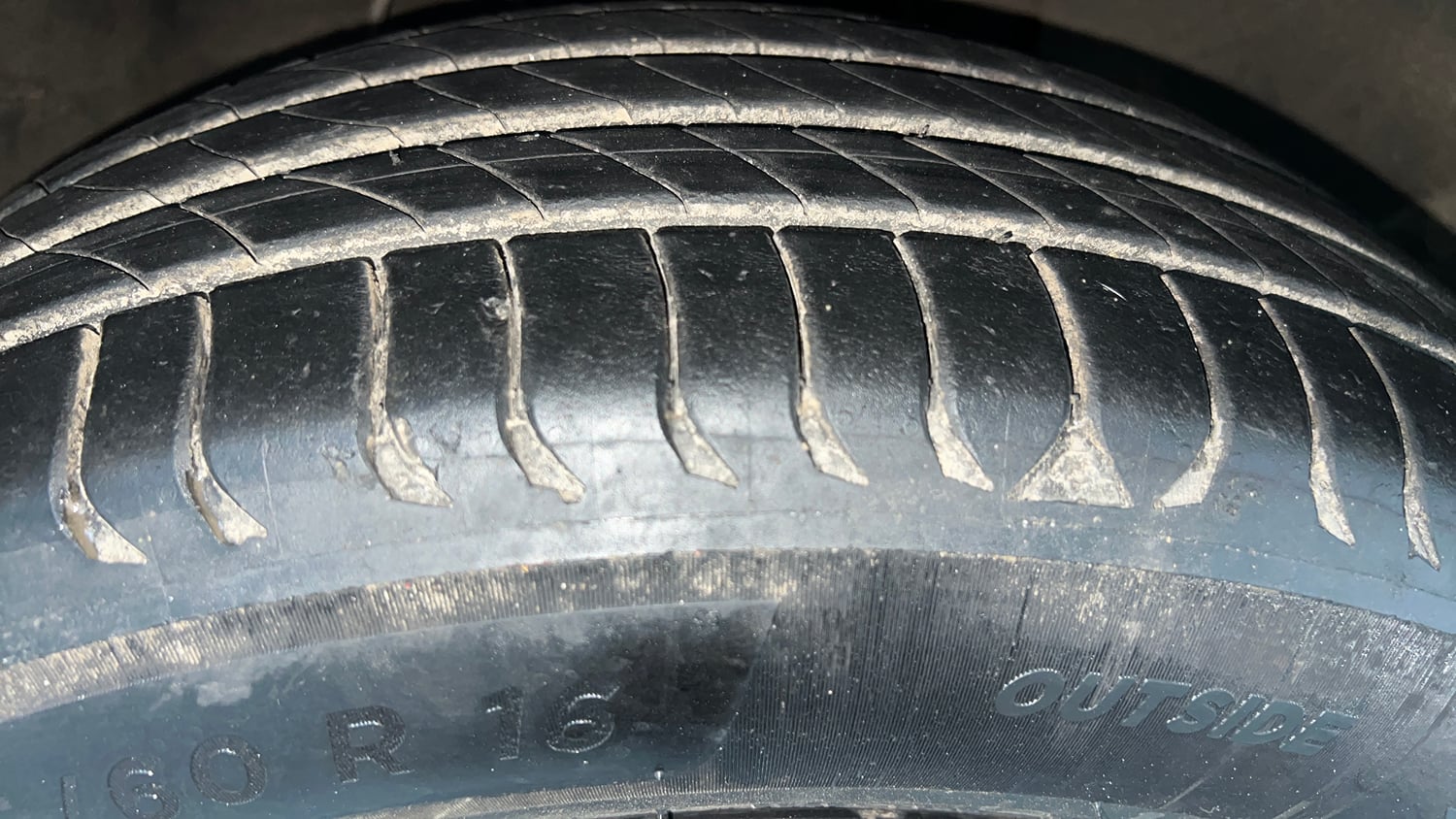 Used 2019 Hyundai Venue SX Plus 1.0 Turbo DCT Petrol Automatic tyres RIGHT FRONT TYRE TREAD VIEW