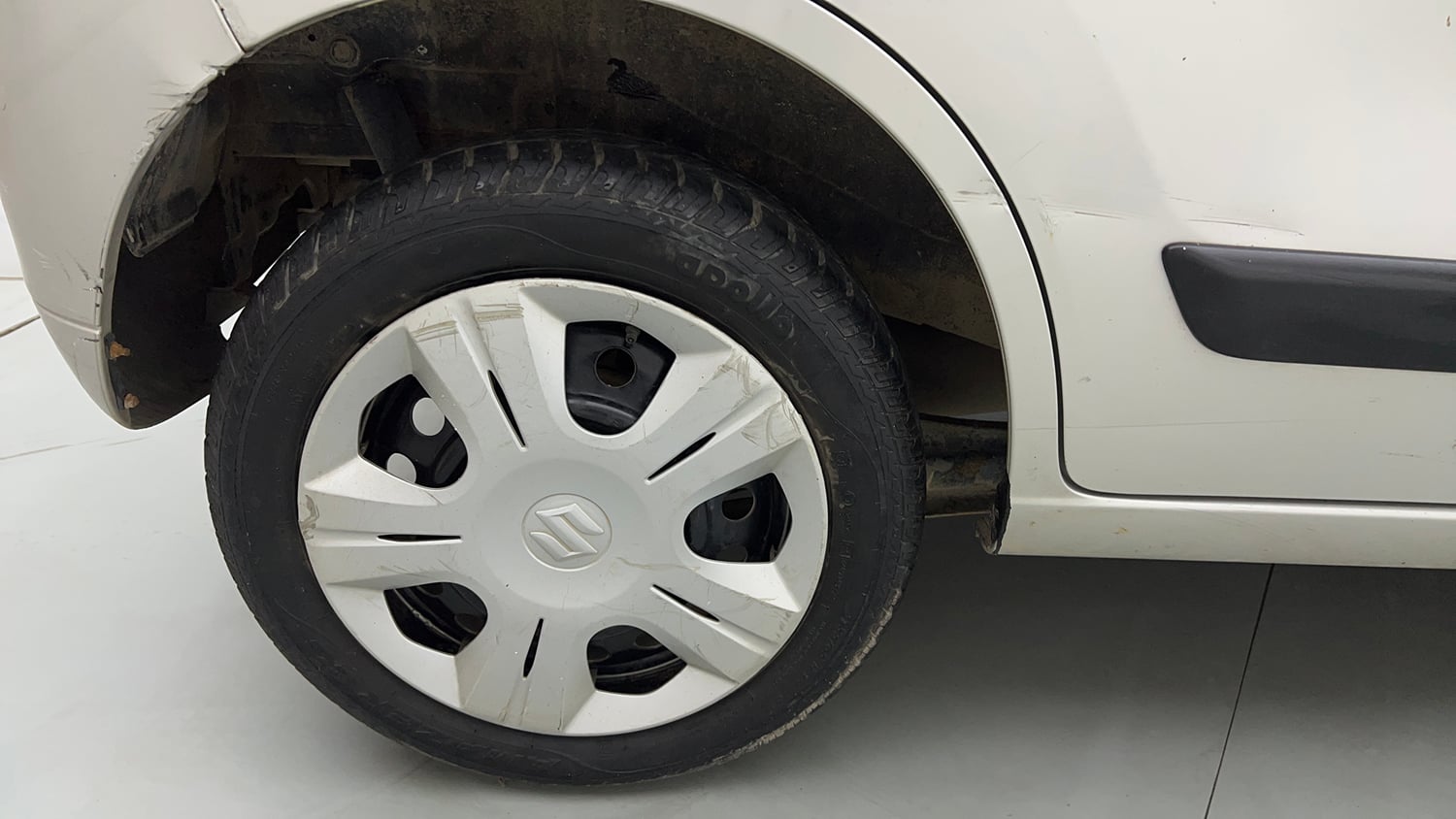 Used 2014 Maruti Suzuki Wagon R VXI Petrol Manual tyres RIGHT REAR TYRE RIM VIEW