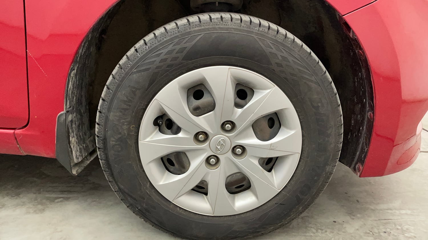 Used 2016 Hyundai Elite i20 Sportz 1.2 Petrol Manual tyres RIGHT FRONT TYRE RIM VIEW