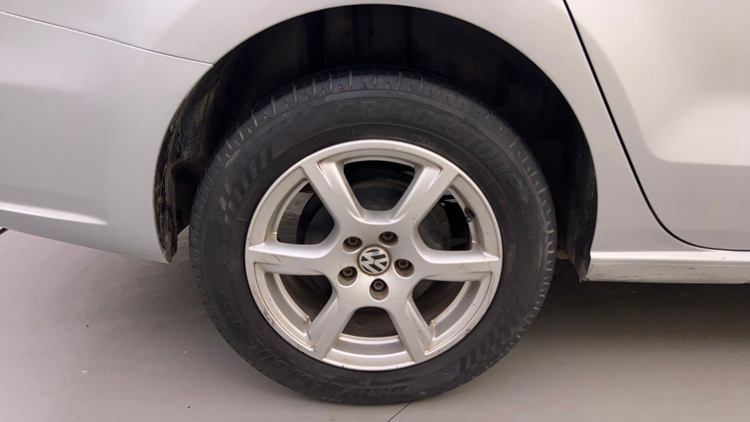 Used 2014 Volkswagen Vento Highline Petrol Petrol Manual tyres RIGHT REAR TYRE RIM VIEW
