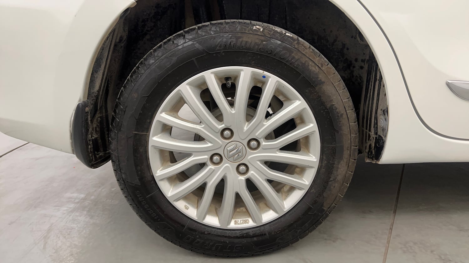 Used 2020 Maruti Suzuki Dzire ZXi AMT Petrol Automatic tyres RIGHT REAR TYRE RIM VIEW