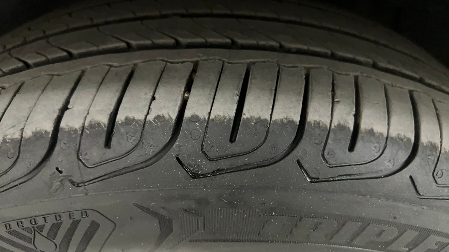 Used 2022 Tata Altroz XZA Petrol Petrol Automatic tyres LEFT FRONT TYRE TREAD VIEW