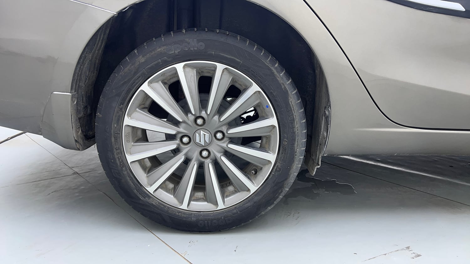 Used 2020 Maruti Suzuki Ciaz Alpha 1.5 AT Petrol Automatic tyres RIGHT REAR TYRE RIM VIEW