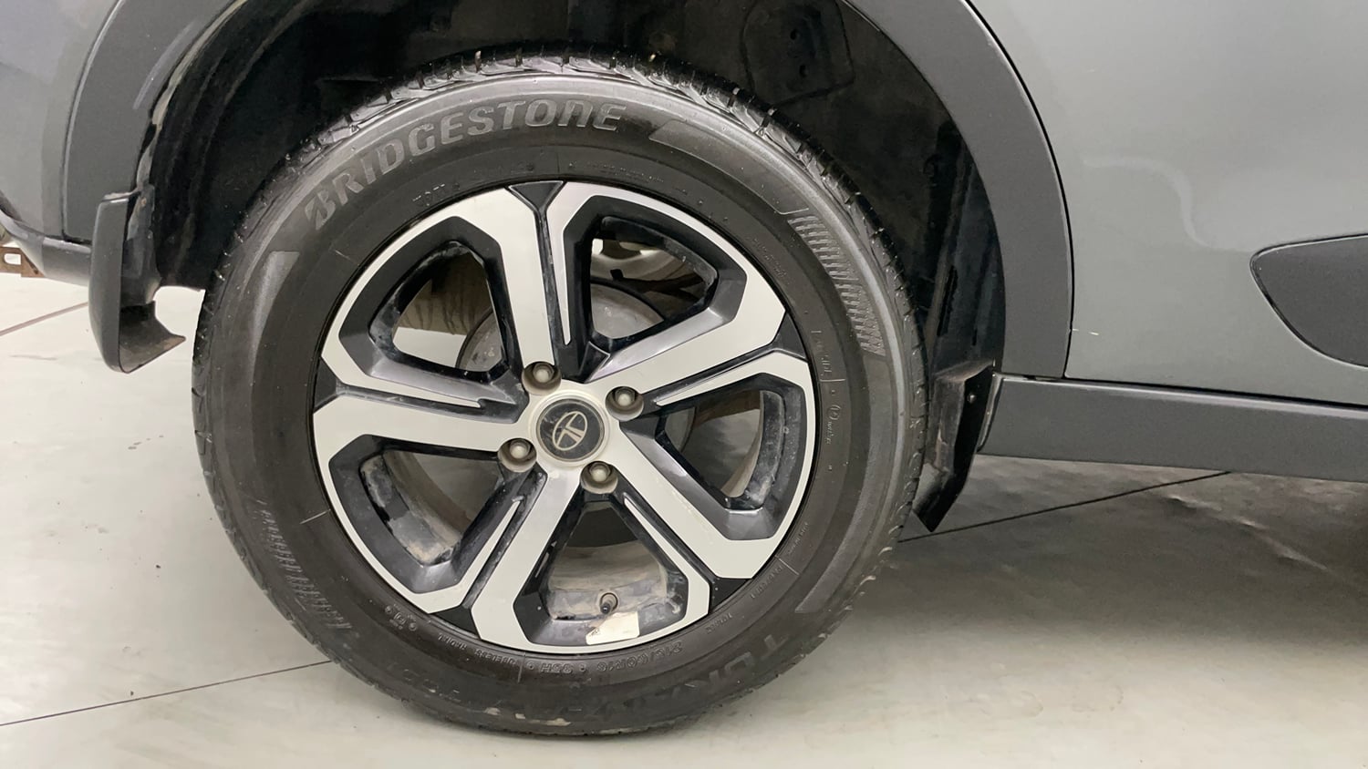Used 2023 Tata Nexon XZ Plus Petrol Manual tyres RIGHT REAR TYRE RIM VIEW