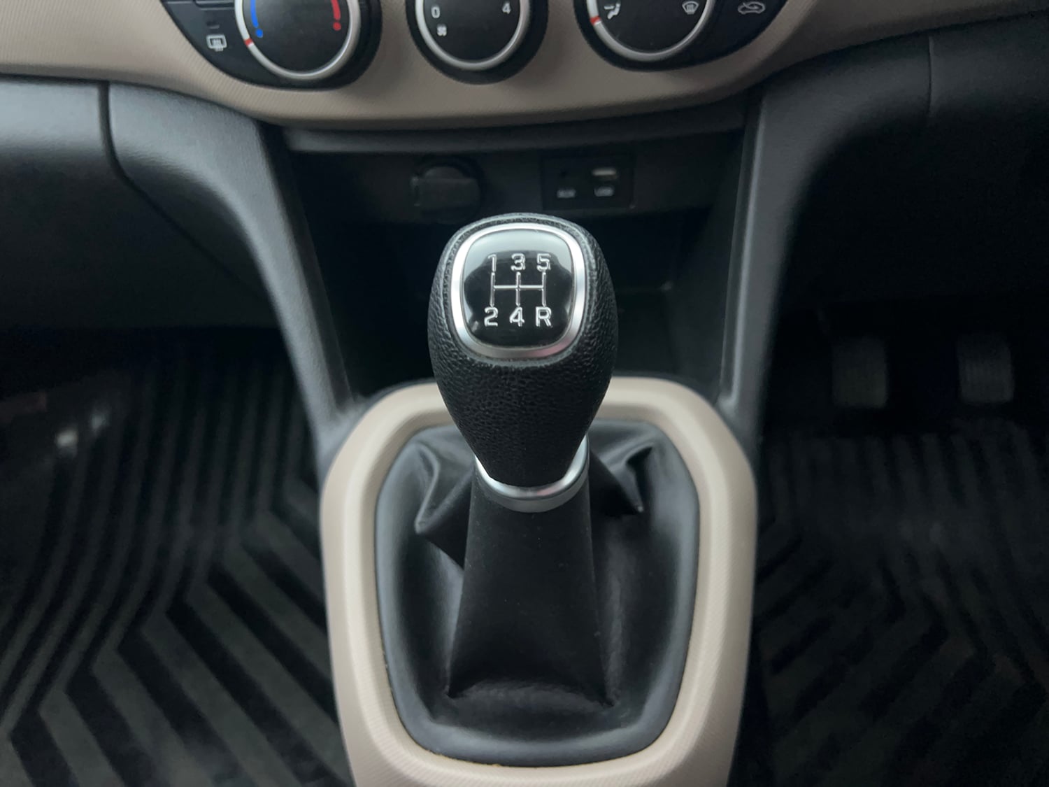 Used 2019 Hyundai Grand i10 Sportz 1.2 Kappa VTVT Petrol Manual interior GEAR  KNOB VIEW