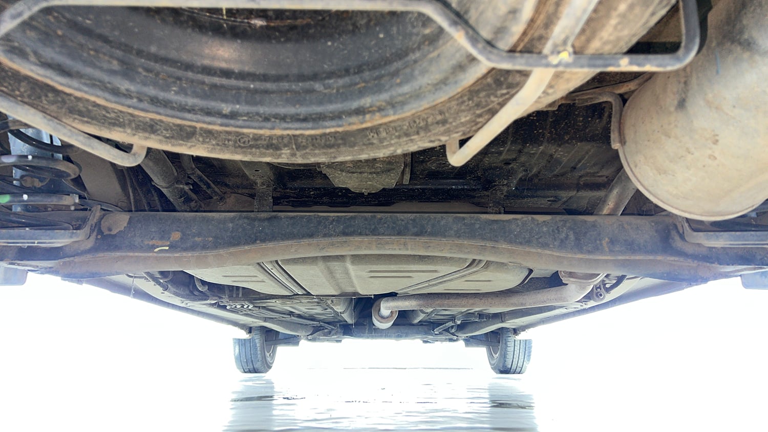 Used 2023 Maruti Suzuki Ertiga ZXi (O) CNG Cng Manual extra REAR UNDERBODY VIEW (TAKEN FROM REAR)
