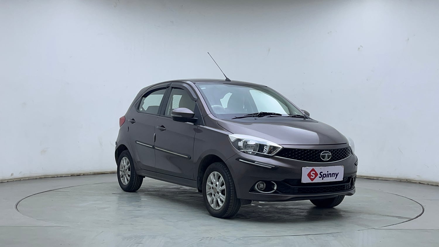 Used 2018 Tata Tiago Revotron XZ Petrol Manual exterior RIGHT FRONT CORNER VIEW