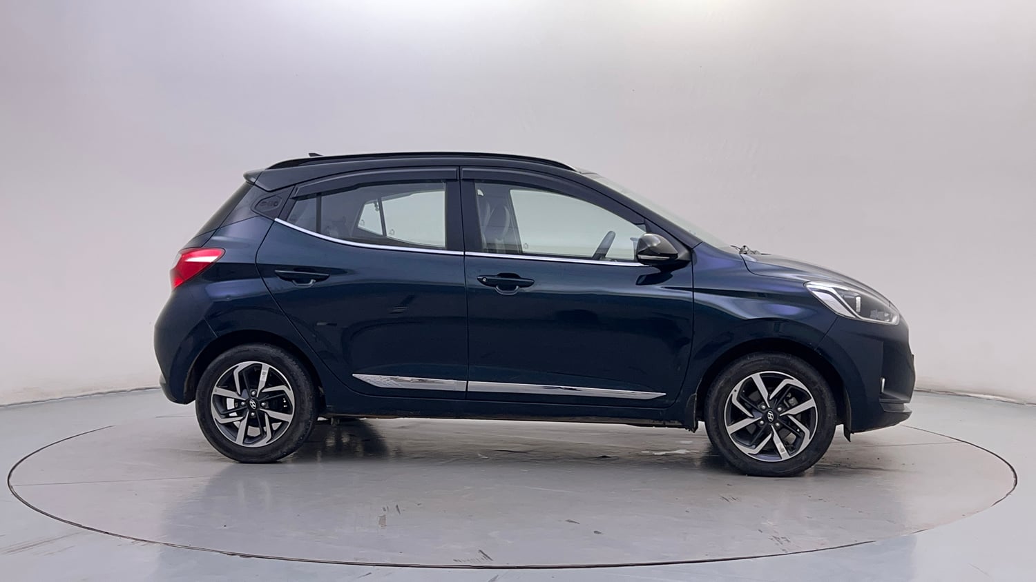 Used 2021 Hyundai Grand i10 Nios Sportz 1.2 Kappa VTVT Dual Tone Petrol Manual exterior RIGHT SIDE VIEW