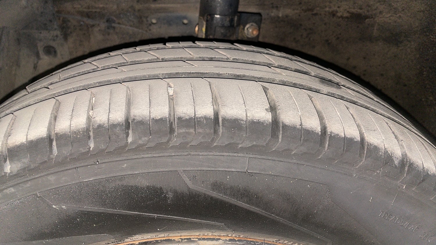 Used 2016 Maruti Suzuki Ertiga VXI AT Petrol Automatic tyres LEFT FRONT TYRE TREAD VIEW