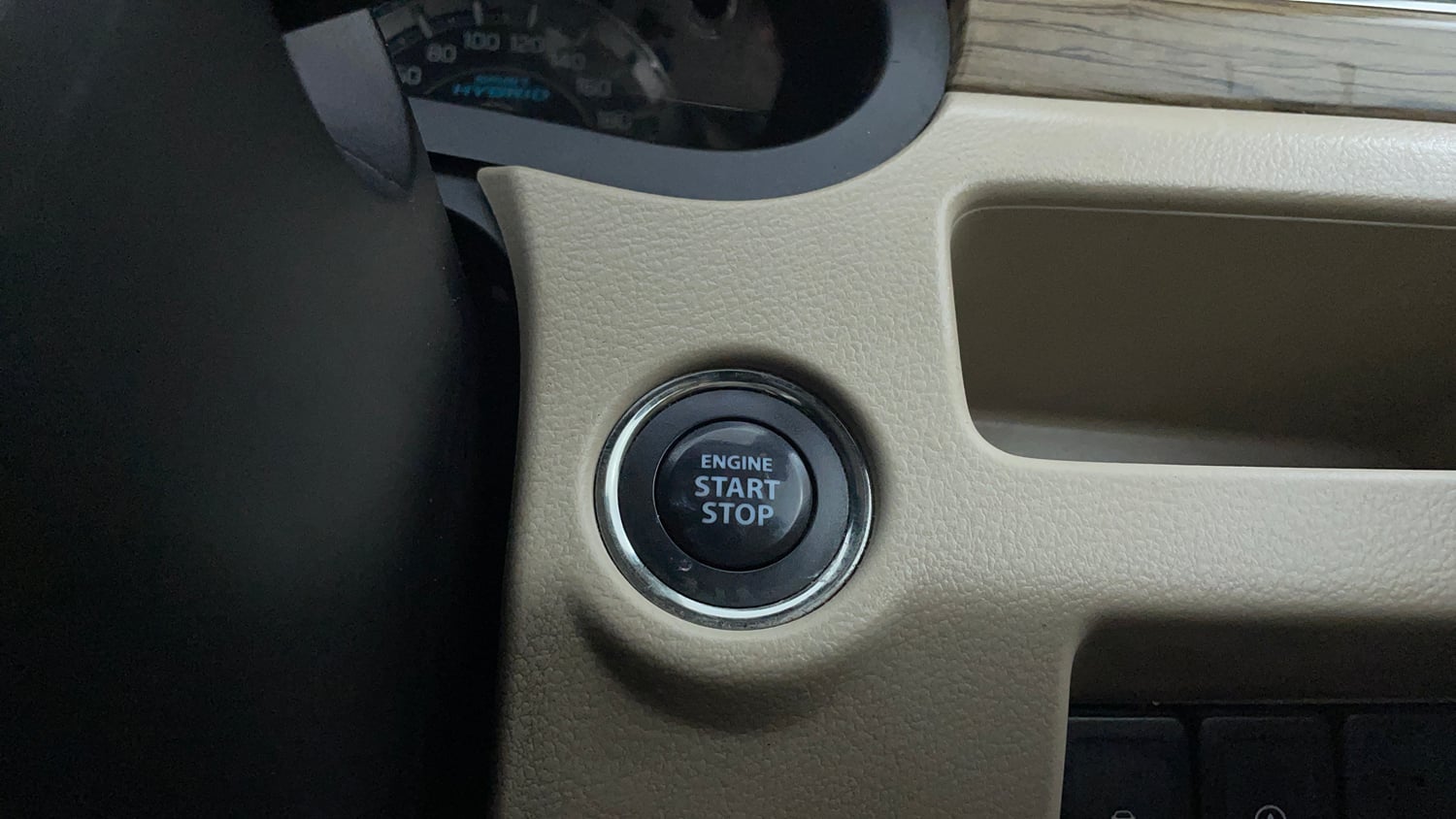 Used 2019 Maruti Suzuki Ciaz Zeta Hybrid 1.5 AT Petrol Automatic top_features Keyless start