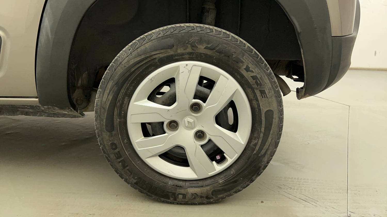 Used 2018 Renault Kwid 1.0 RXL Petrol Manual tyres LEFT REAR TYRE RIM VIEW