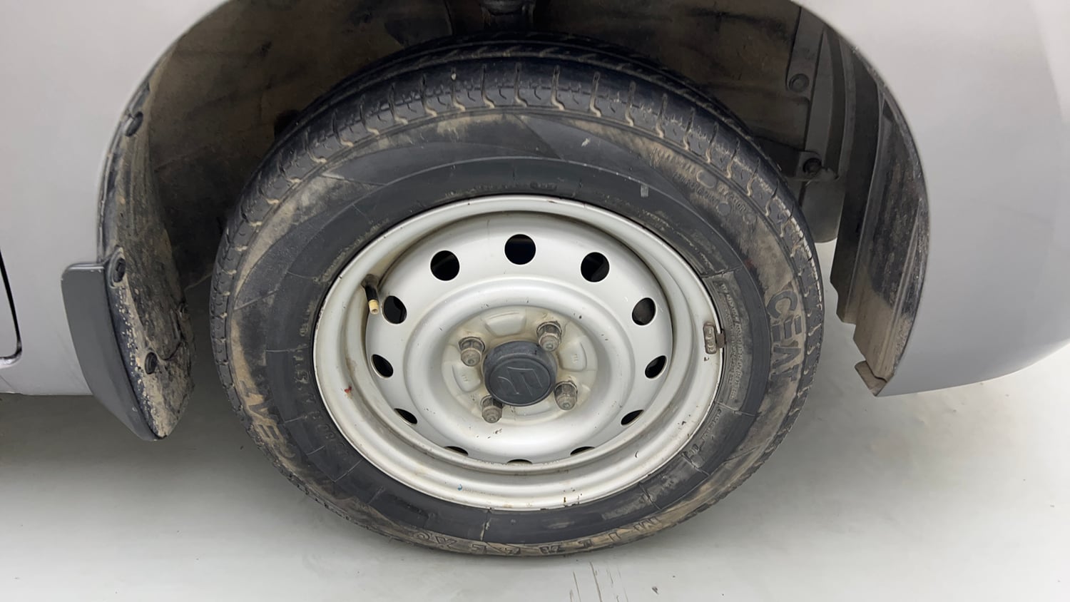 Used 2015 Maruti Suzuki Wagon R LXI CNG Cng Manual tyres RIGHT FRONT TYRE RIM VIEW