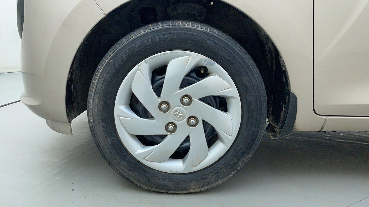 Used 2019 Hyundai Santro Sportz Petrol Manual tyres LEFT FRONT TYRE RIM VIEW