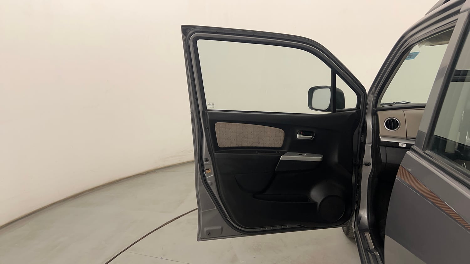 Used 2014 Maruti Suzuki Wagon R VXI Petrol Manual interior LEFT FRONT DOOR OPEN VIEW