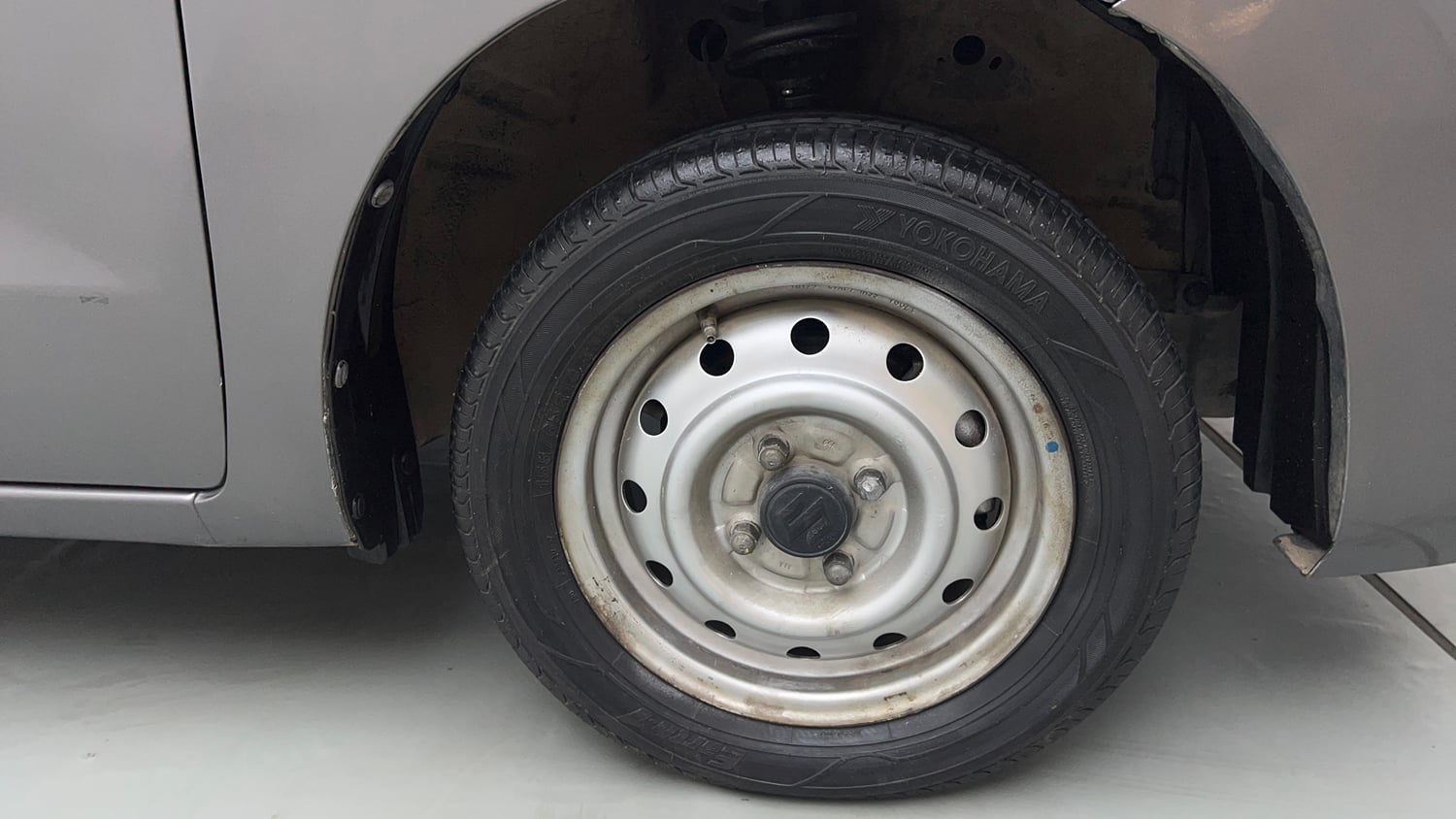 Used 2017 Maruti Suzuki Wagon R LXI CNG Cng Manual tyres RIGHT FRONT TYRE RIM VIEW