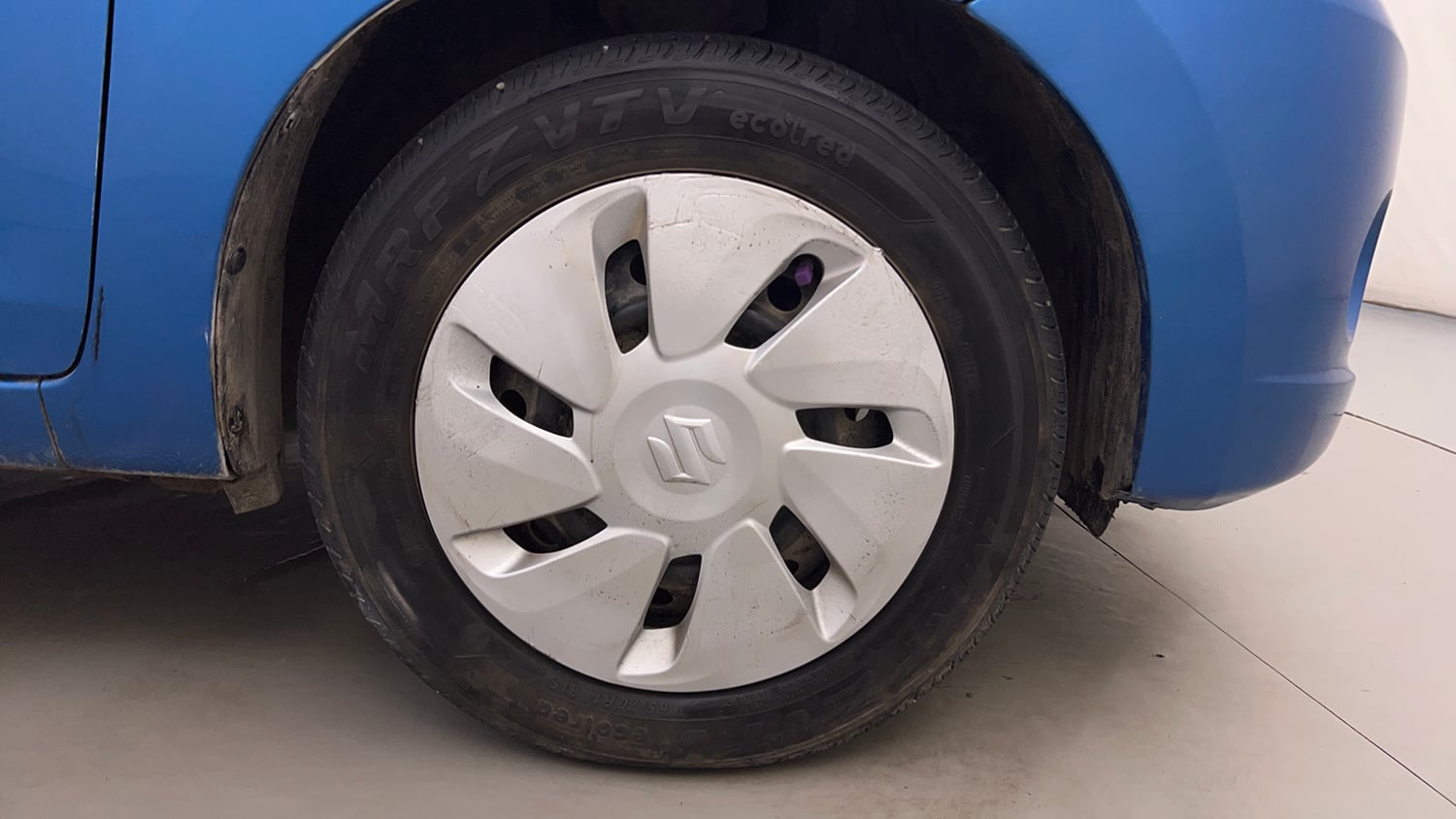 Used 2016 Maruti Suzuki Celerio VXi AMT Petrol Automatic tyres RIGHT FRONT TYRE RIM VIEW